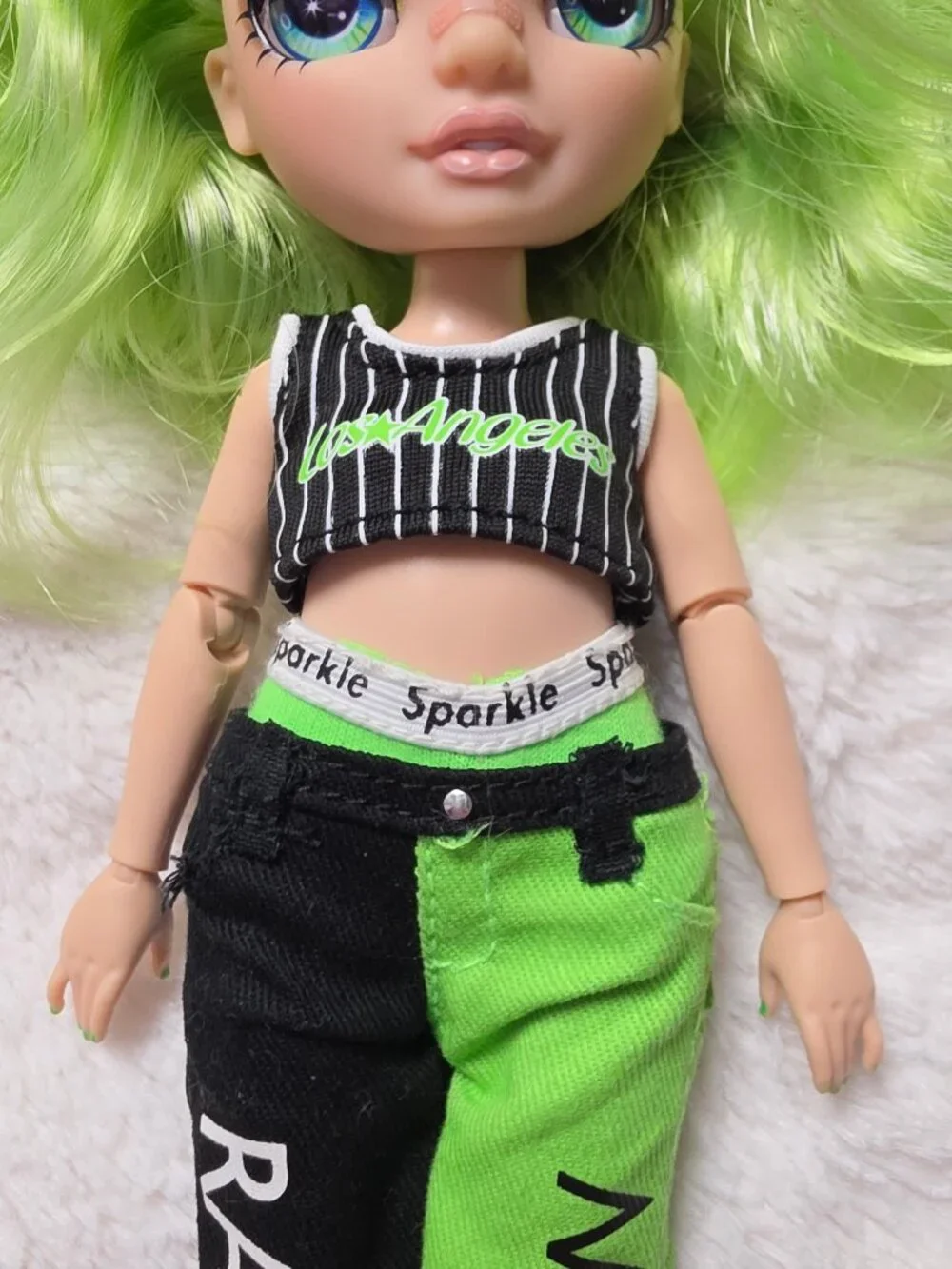 2022 Rainbow High Junior Jade Hunter Fashion Doll Series 1 Green MGA